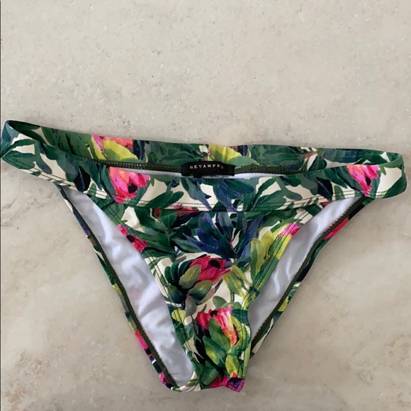 Floral Bikini Set - Size Medium/ Large - Picture 5 of 6